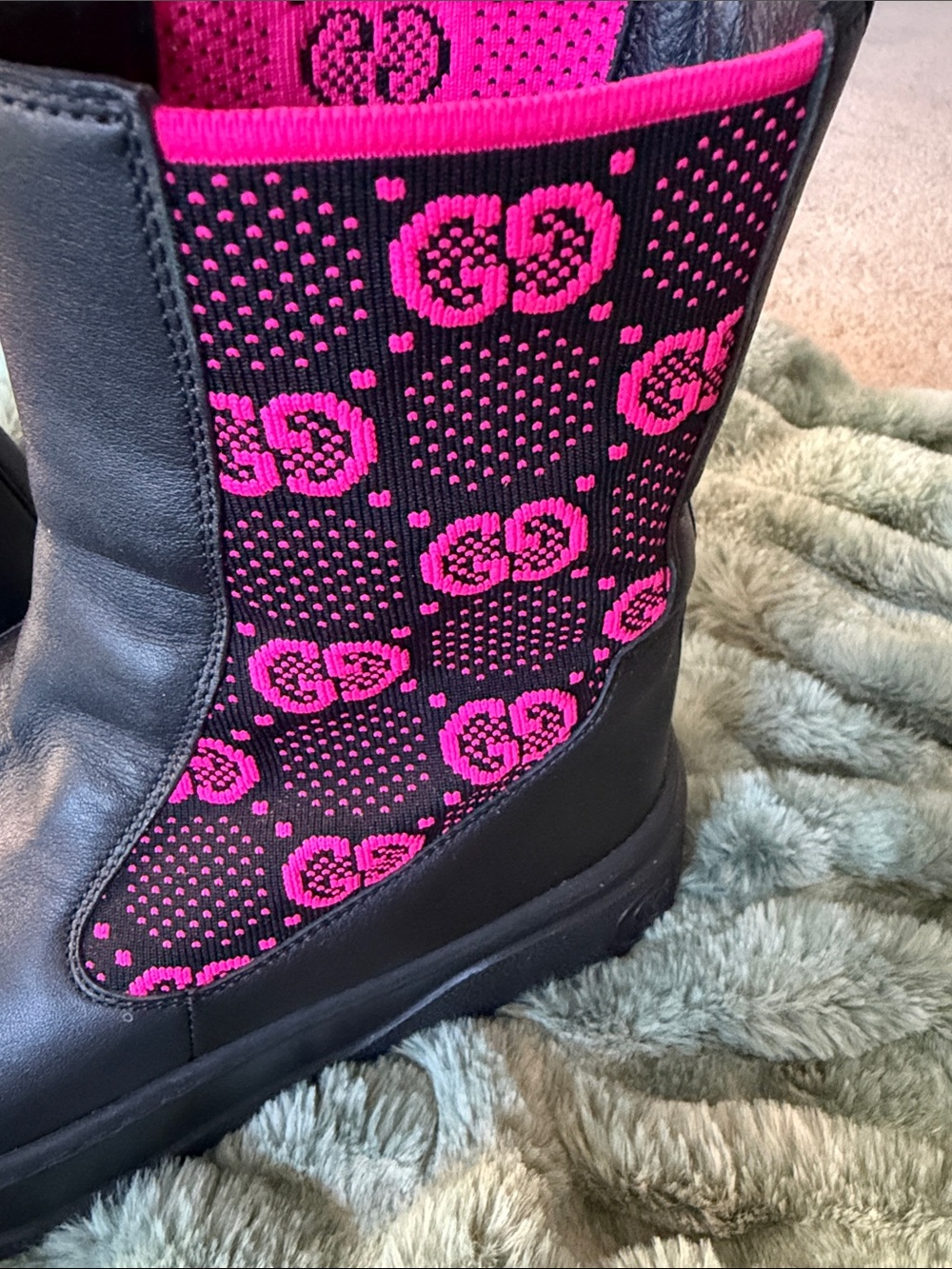 Gucci authentic Women's Black Chelsea Boots with Pink Patterned Elastic Panels - Picture 2 of 6